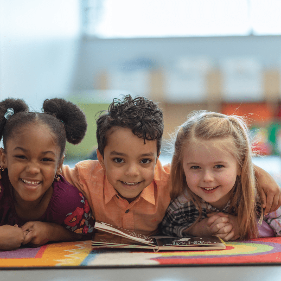 What are the signs and symptoms of childhood arthritis?
